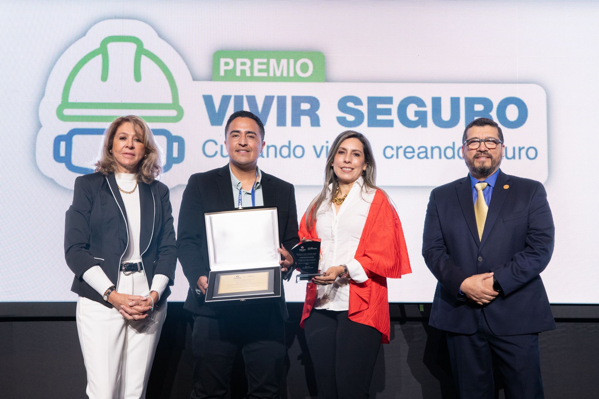 UNACEM Ecuador ganó premio iberoamericano con su programa “Volante Seguro”