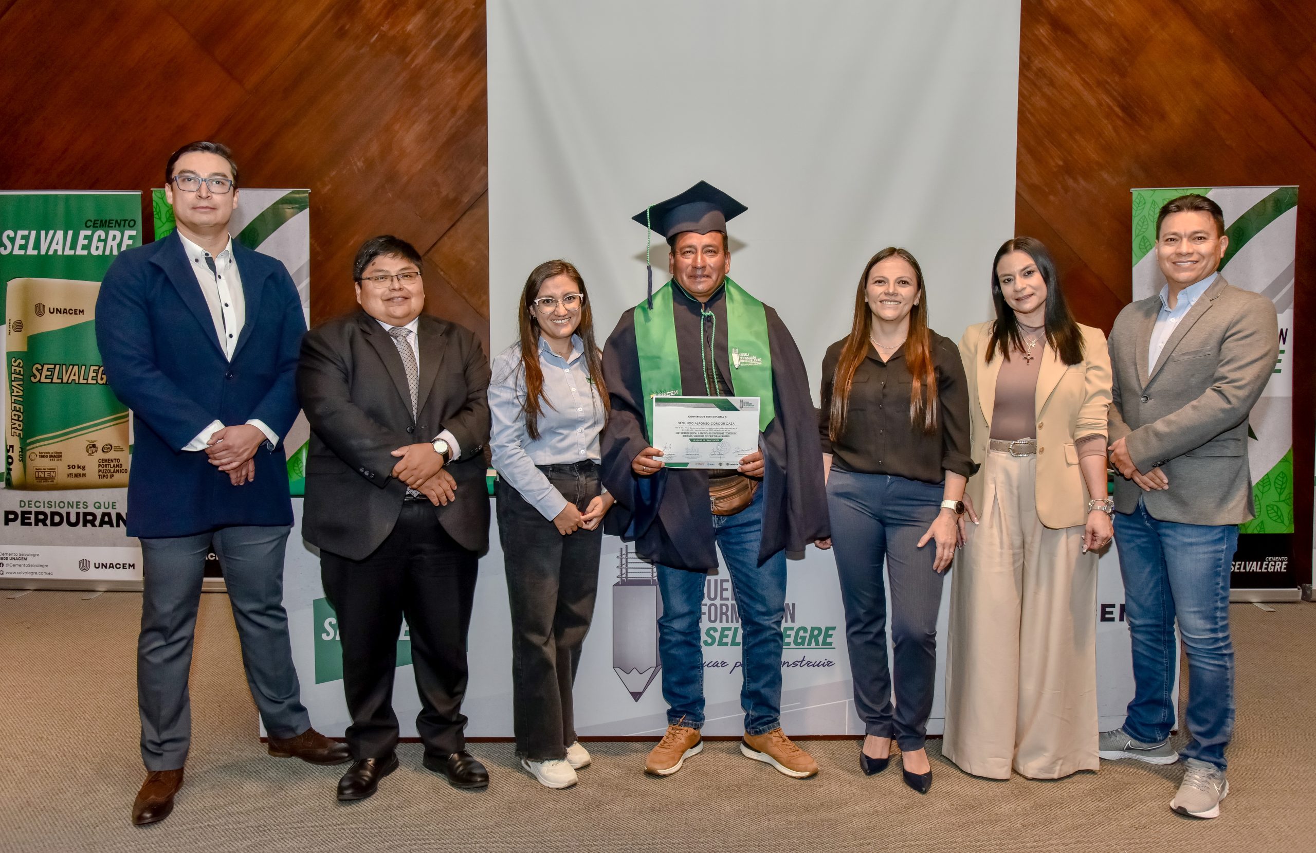 UNACEM Ecuador gradúa a 191 maestros de la construcción en la octava edición de su Escuela de Formación Selvalegre