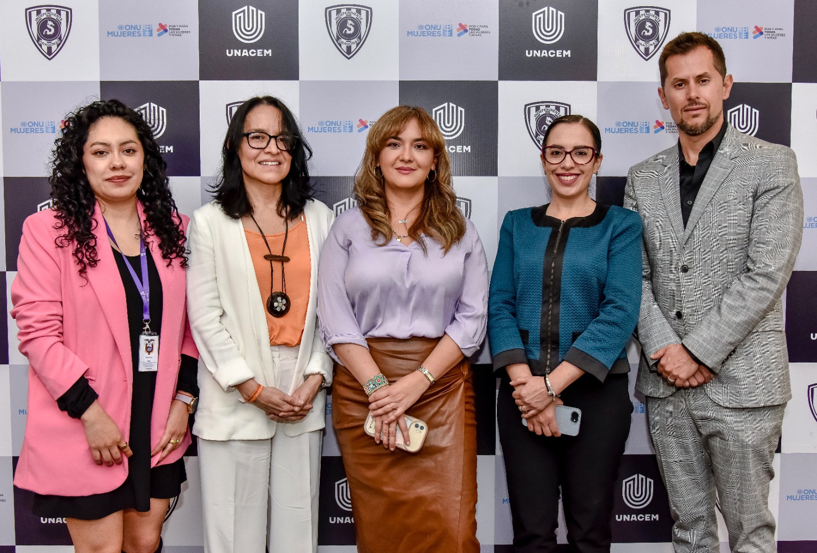 UNACEM Ecuador impulsa el diálogo sobre la prevención de la violencia digital en el marco de los 16 Días de Activismo