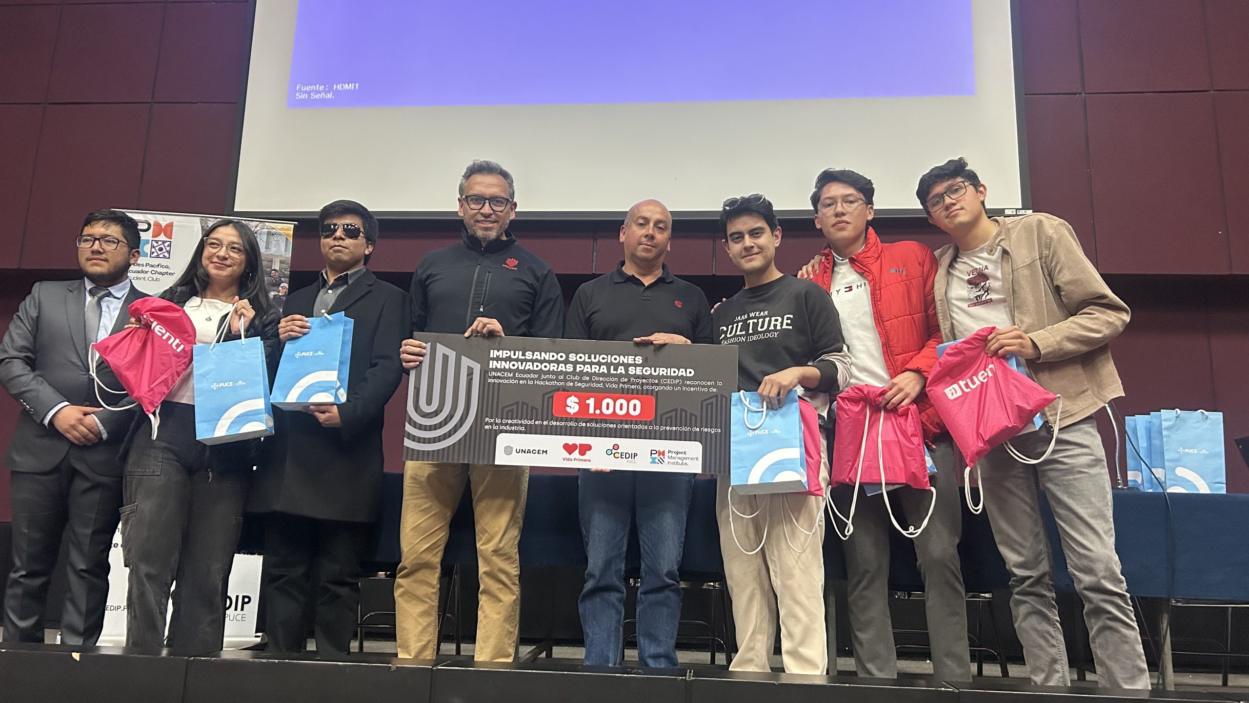 Estudiantes universitarios desarrollan soluciones innovadoras para prevenir riesgos industriales en el Hackathon “Vida Primero”